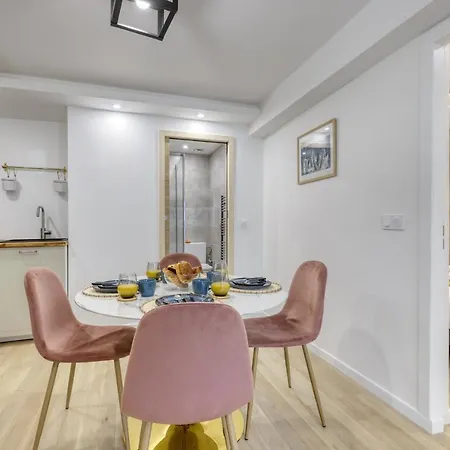 Stylish & New 1 Bdr Flat With A/c-trendy 11 * 파리