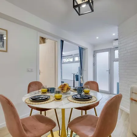 Stylish & New 1 Bdr Flat With A/c-trendy 11 Parijs