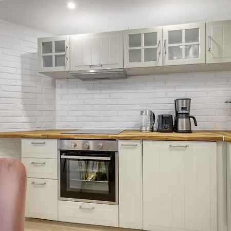 Stylish & New 1 Bdr Flat With A/c-trendy 11 아파트
