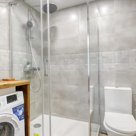 Stylish & New 1 Bdr Flat With A/c-trendy 11 아파트 *