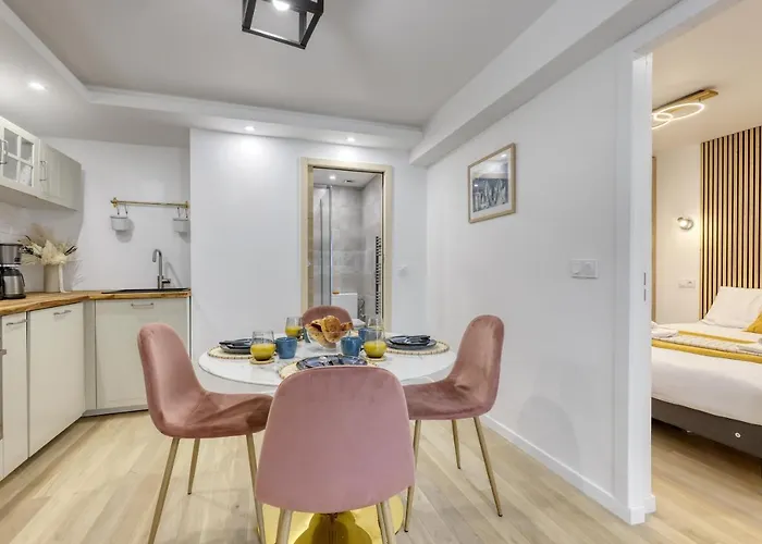 Stylish & New 1 Bdr Flat With A/c-trendy 11 * פריז