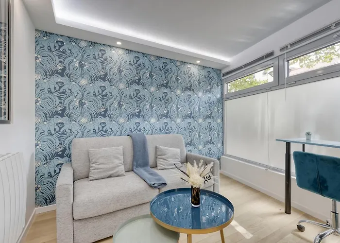 Stylish & New 1 Bdr Flat With A/c-trendy 11 פריז