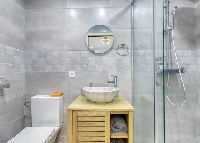 Stylish & New 1 Bdr Flat With A/c-trendy 11 פריז